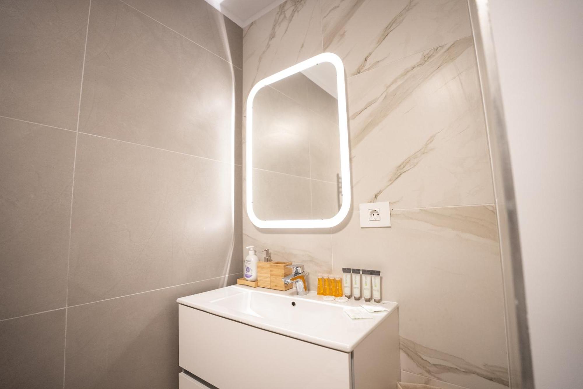 The Level Sanctuary: Free Parking & Netflix Lägenhet Bukarest Exteriör bild