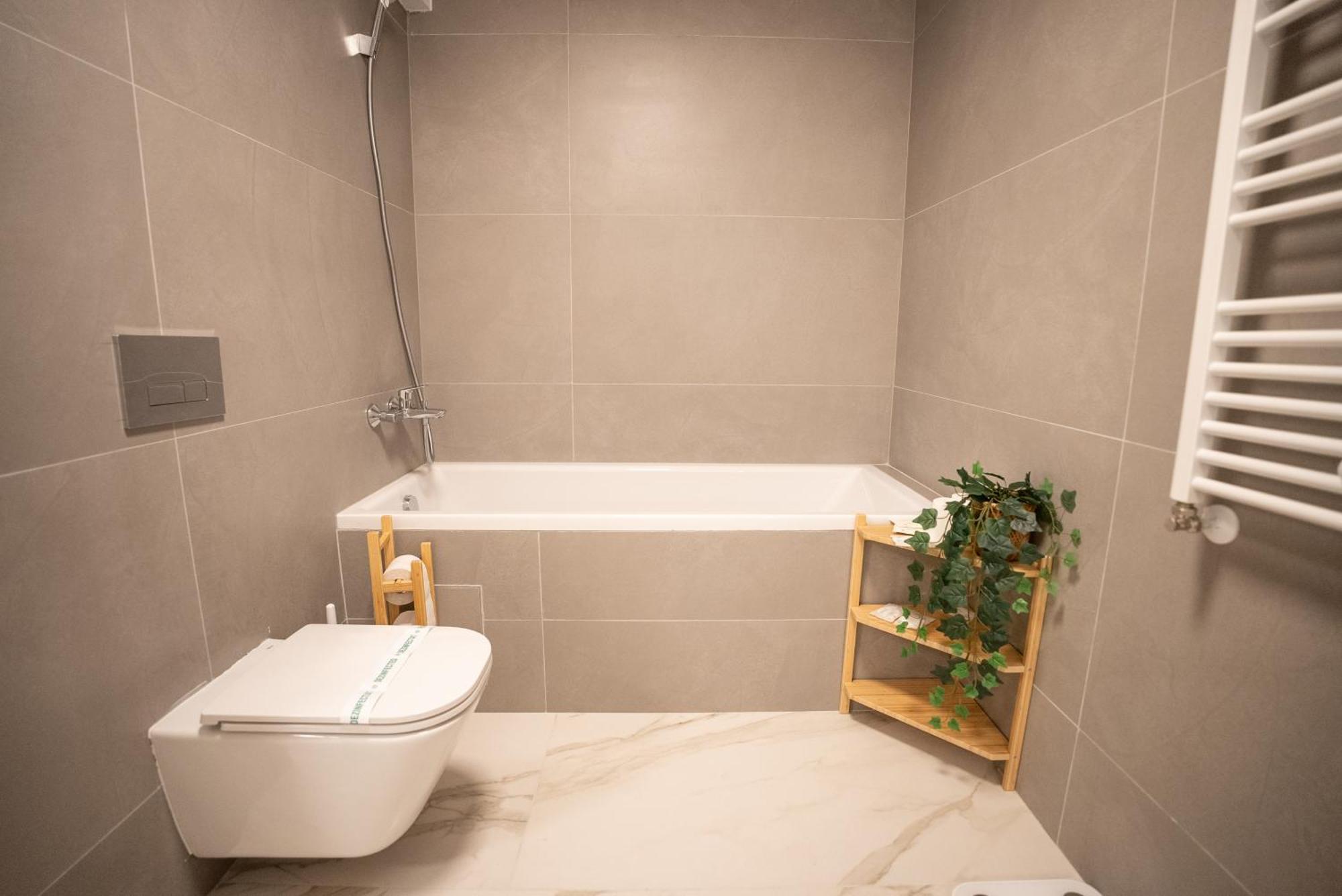 The Level Sanctuary: Free Parking & Netflix Lägenhet Bukarest Exteriör bild